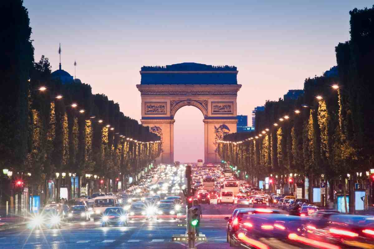 Avenue des Champs-Élysées a Parigi