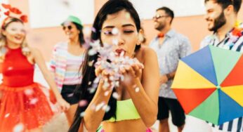 Carnevale, per festeggiarlo al meglio resta in Italia: le feste più incredibili legate alla tradizione